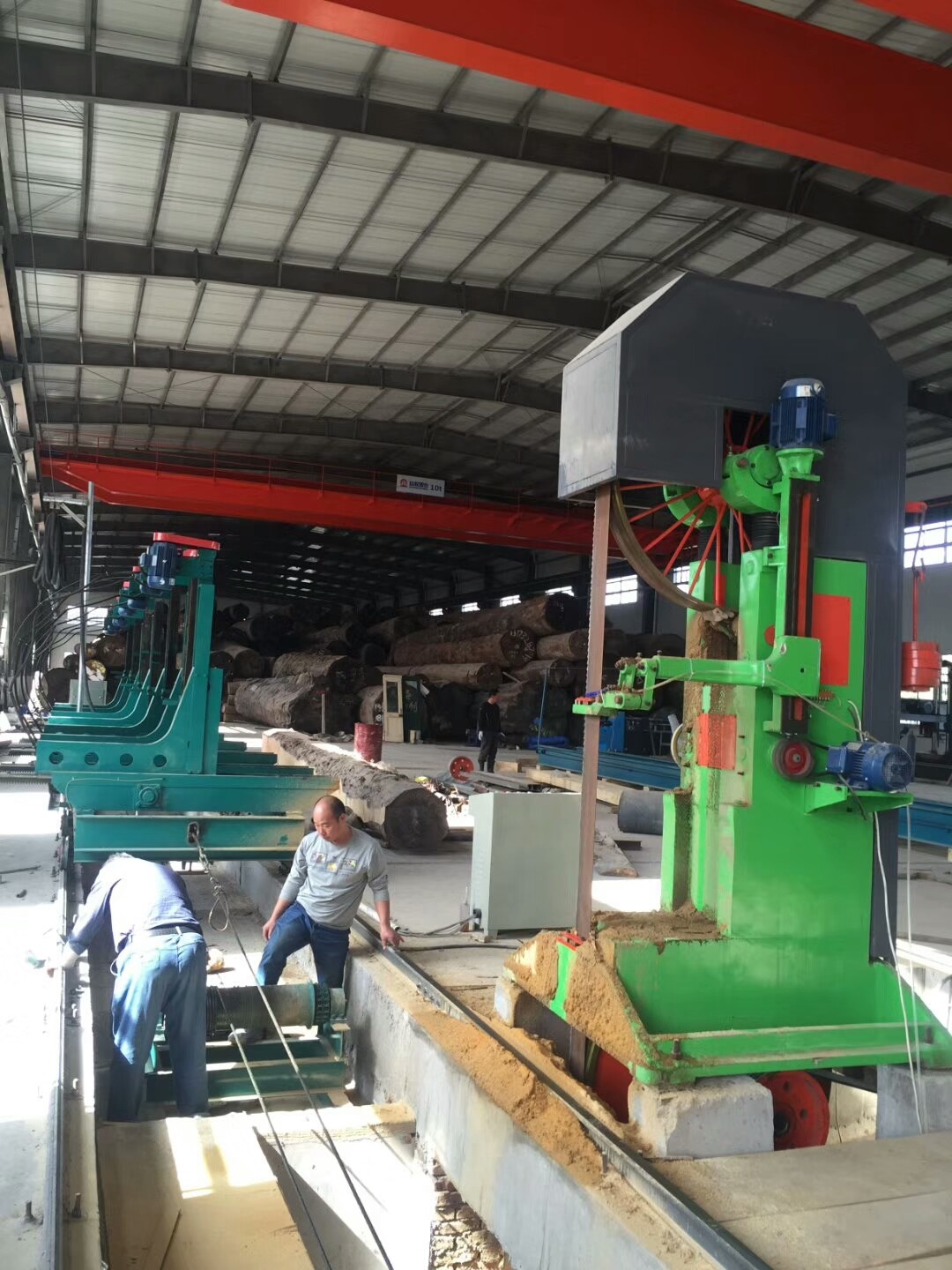 MJ3310 Vertical Band Sawmill with Log Carriage / Wood vertical cutting bandsaw mill with sports car