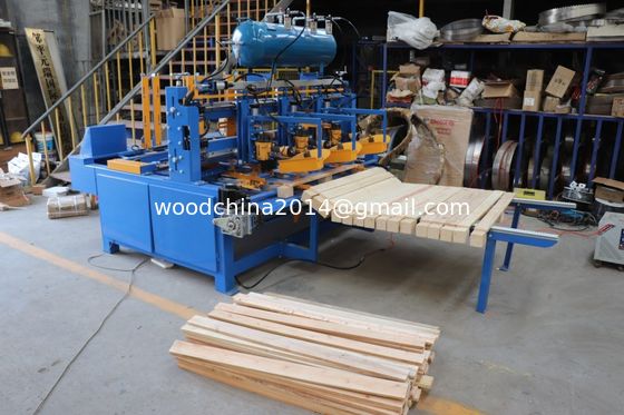 Línea de producción automática de paletas de madera Planta de fabricación Máquina para clavar las patas de las paletas de madera
