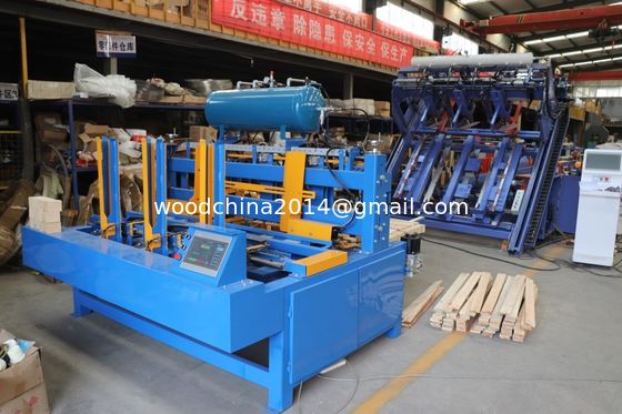 Línea de producción automática de paletas de madera Planta de fabricación Máquina para clavar las patas de las paletas de madera