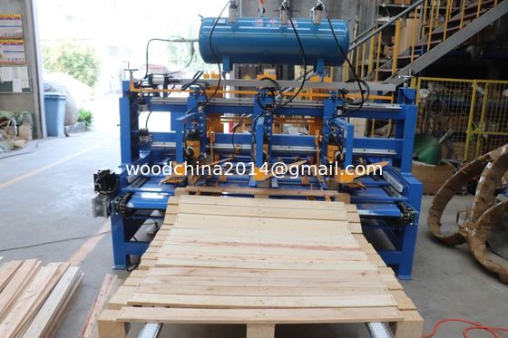Línea de producción automática de paletas de madera Planta de fabricación Máquina para clavar las patas de las paletas de madera